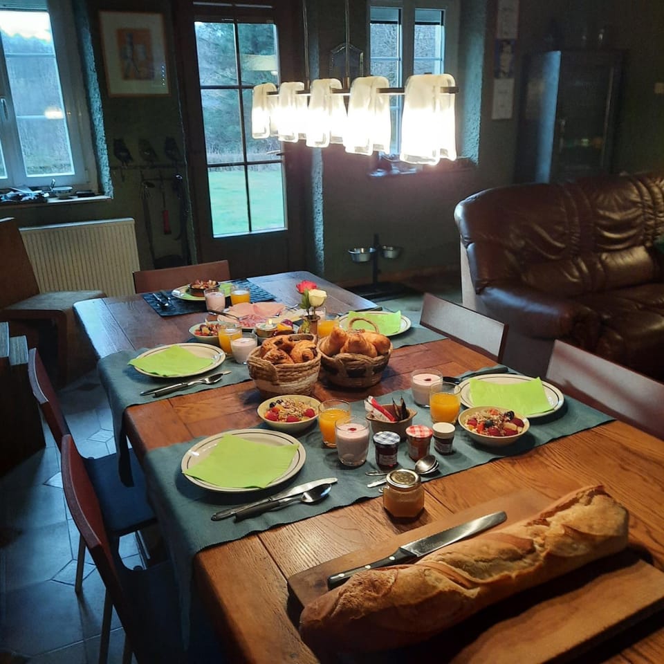 Restaurant/places to eat, Continental breakfast