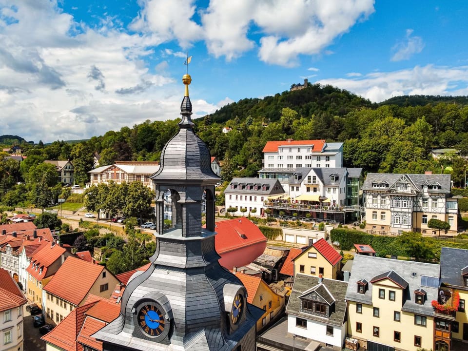Bird's eye view, Location