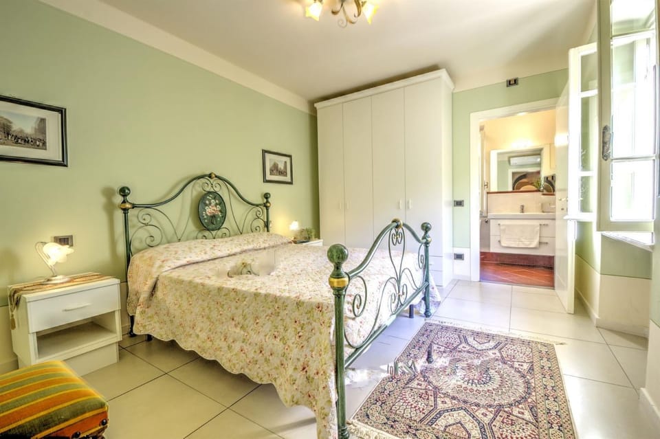 Lucca Cycling Holidays Il Tiglio Rooms Bed and Breakfast in Capannori