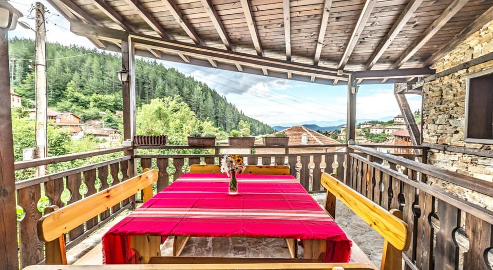 Patio, View (from property/room), Balcony/Terrace, Evening entertainment, Mountain view, flat iron