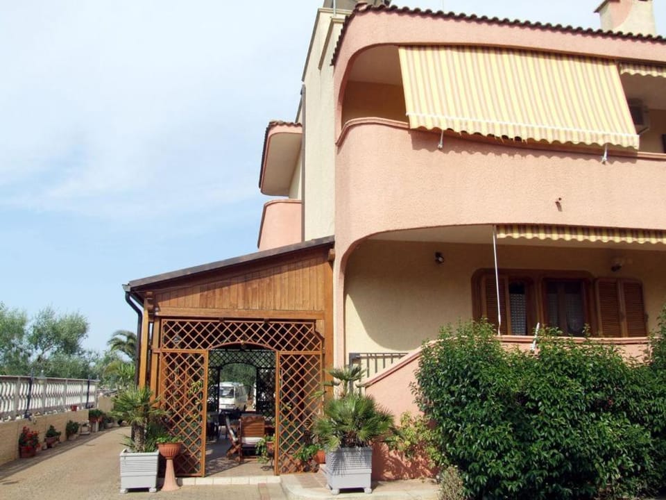 Property building, Garden