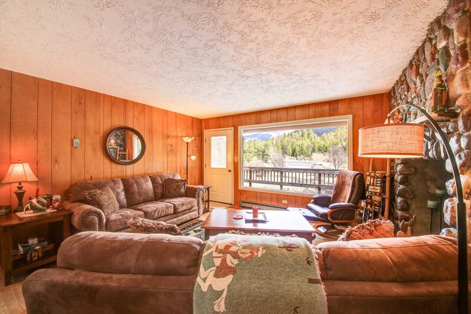 Angler's Dream Remote Escape on Bull River! House in Montana