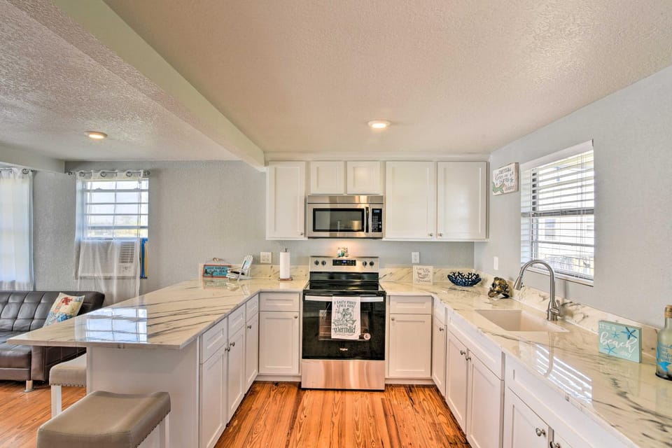 4 Blocks to Ocean: Water-View Surfside Beach Home! House in Surfside Beach