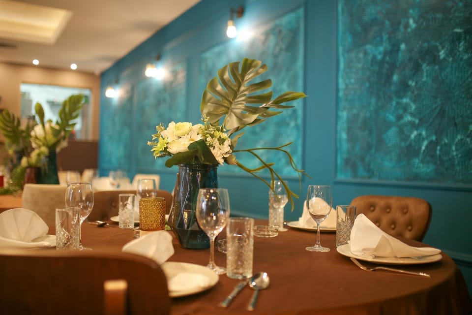 Restaurant/places to eat, Living room, Banquet/Function facilities, Seating area