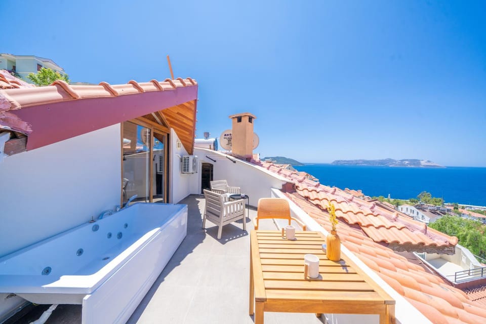 View (from property/room), Balcony/Terrace, Sea view