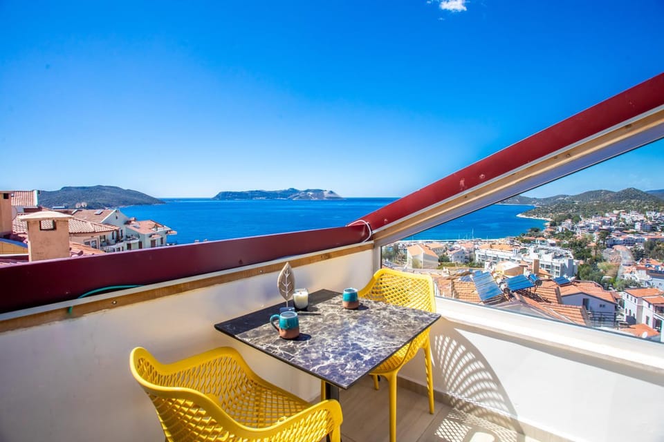 Day, Natural landscape, View (from property/room), Balcony/Terrace, Dining area, Sea view