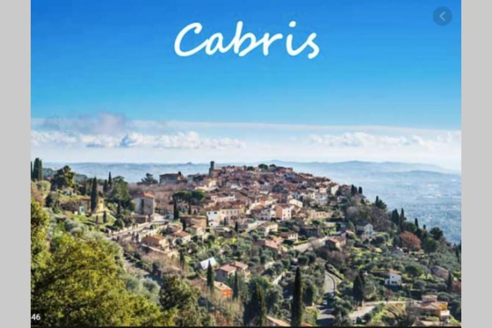 2 pièces de charme au coeur du village de CABRIS Apartment in French Riviera