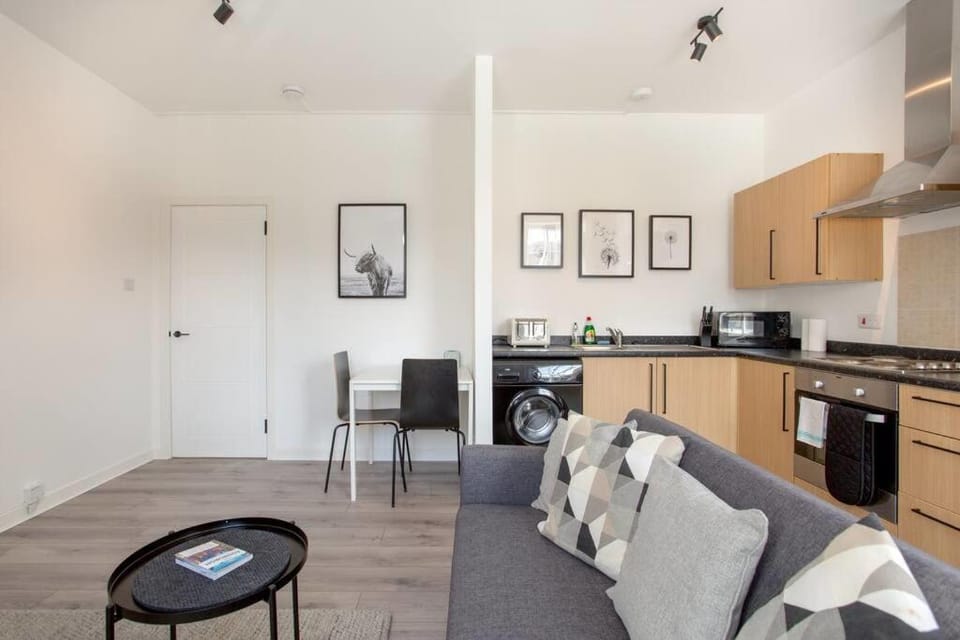 Modern & bright 1 bed for 4 close to city centre! Apartment in Edinburgh