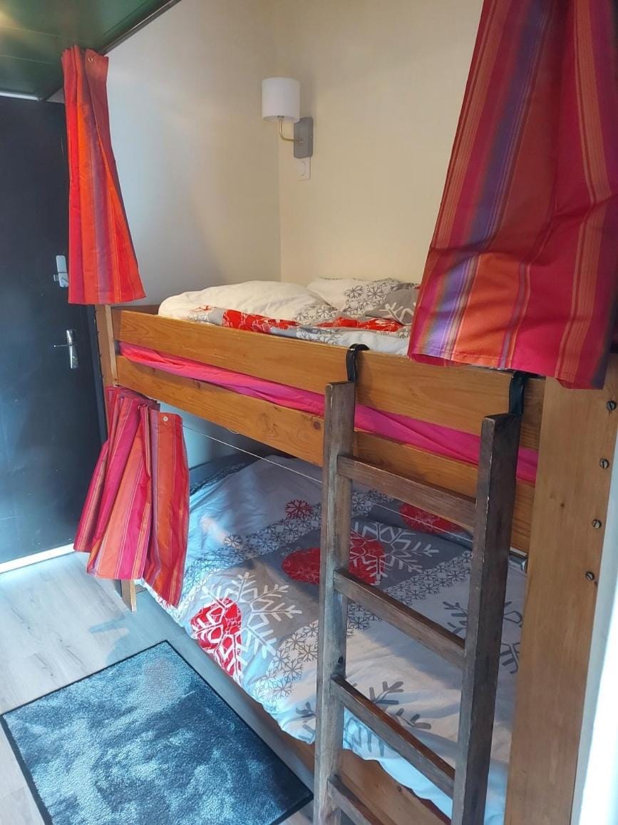 Studio cabine Piau-Engaly au pied des pistes Cabin in Saint-Lary-Soulan