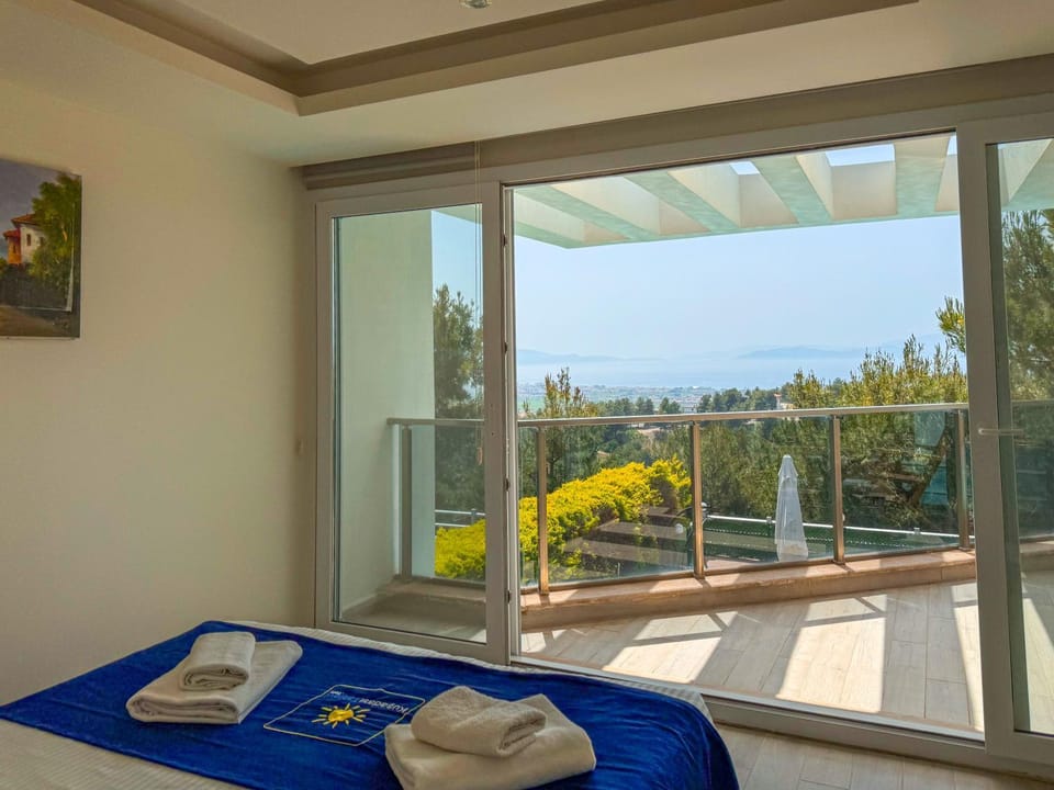 Patio, Bed, Day, Natural landscape, View (from property/room), Balcony/Terrace, Photo of the whole room, Bedroom, Sea view, Sea view, towels