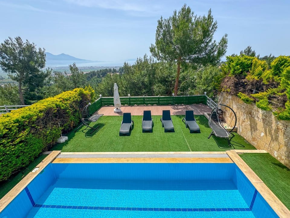 Day, Natural landscape, Garden, Garden, Garden view, Mountain view, Pool view, Sea view, Sea view, Swimming pool, sunbed