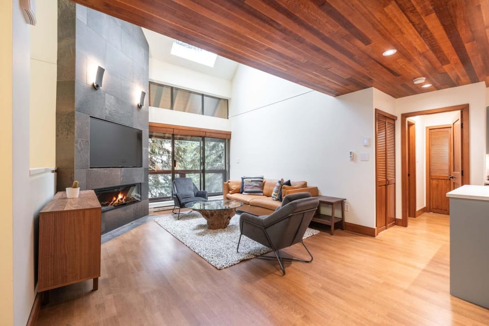 TV and multimedia, Living room, Seating area, flat iron