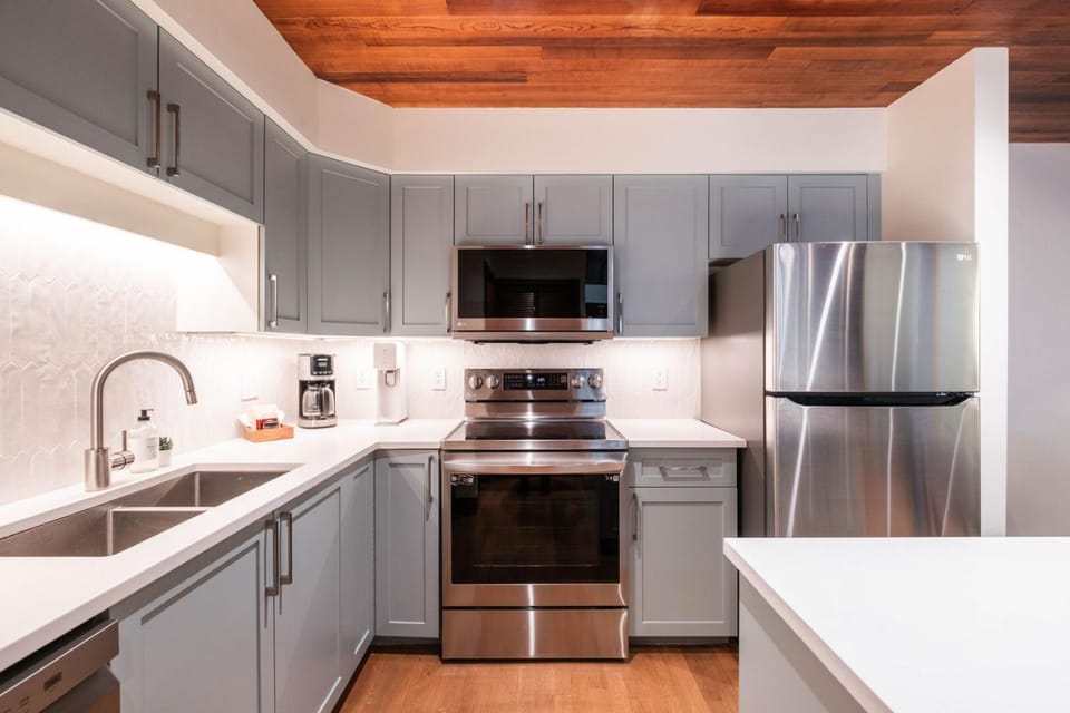 Coffee/tea facilities, Kitchen or kitchenette, dishwasher, minibar, pet friendly, stove