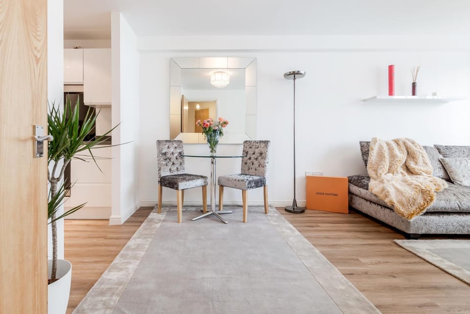 Living room, Seating area, Dining area