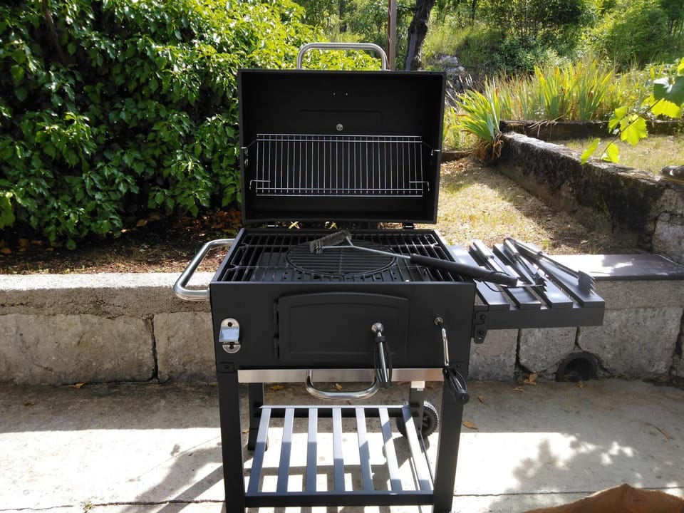 Patio, BBQ facilities
