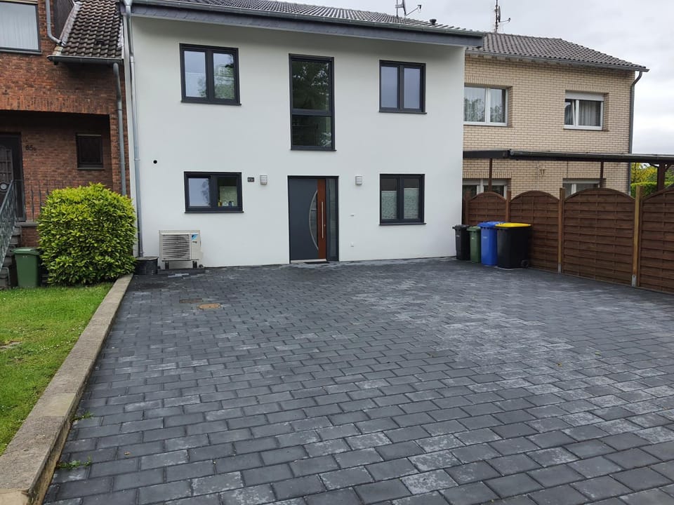 Property building, Day, Street view