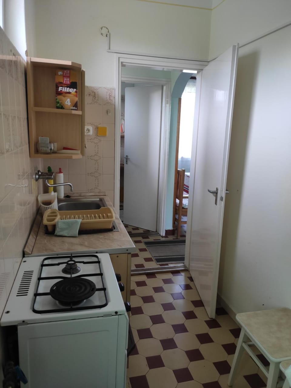 Kitchen or kitchenette, minibar