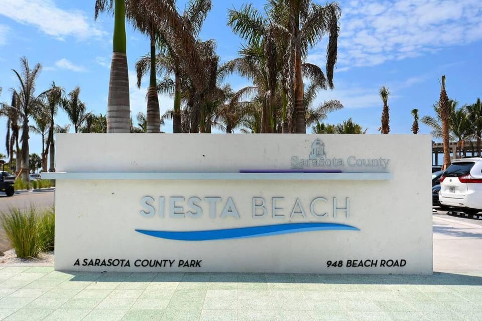 Siesta Cooler: Only Minutes Walk to Siesta Beach! Apartment in Siesta Beach