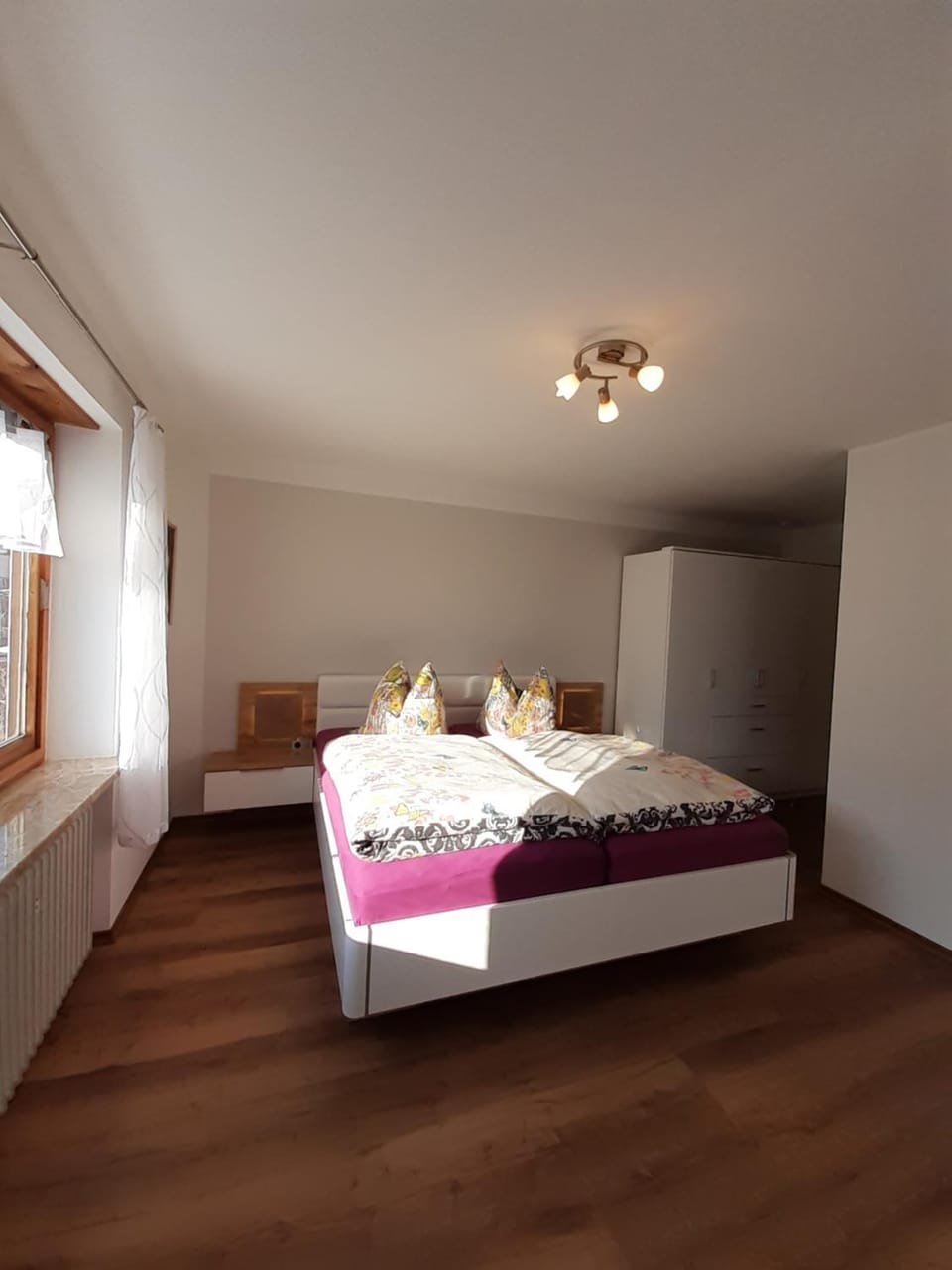 Bed, Photo of the whole room