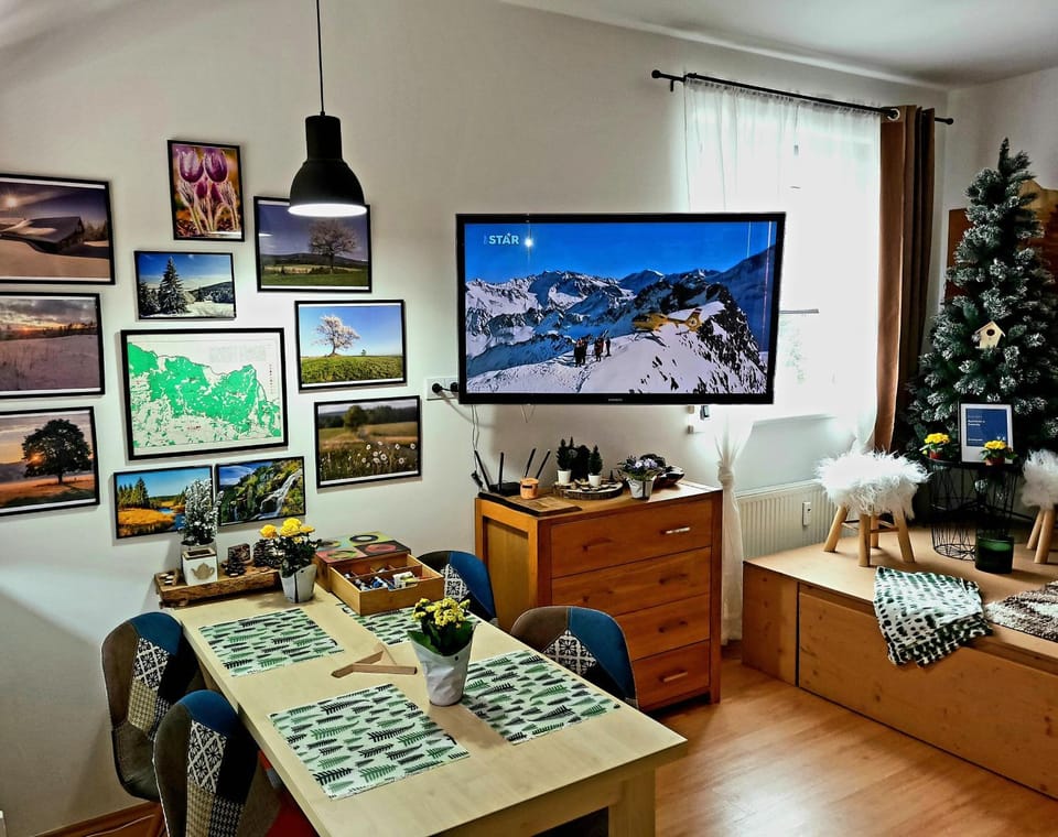 Communal lounge/ TV room, TV and multimedia, Evening entertainment