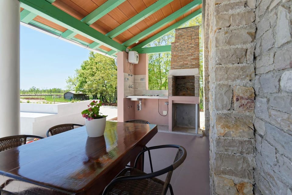 BBQ facilities, Dining area