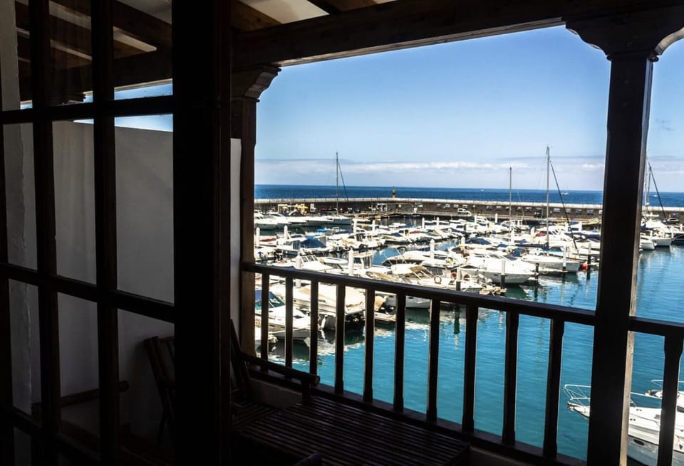Balcony/Terrace, City view, Sea view, Street view