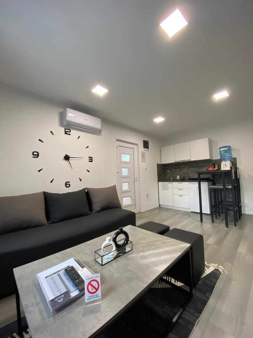 Kitchen or kitchenette, Living room