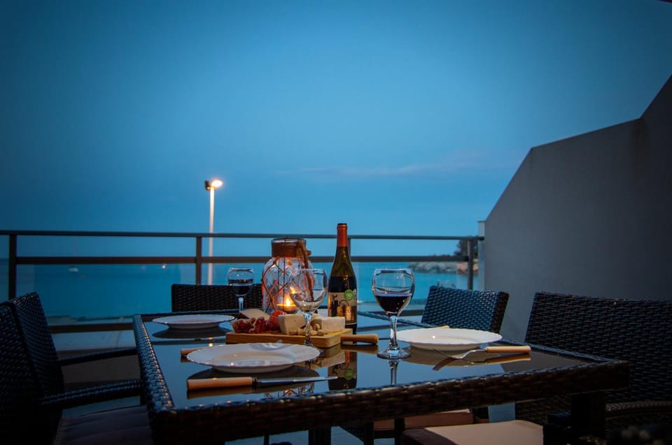 Balcony/Terrace, Food and drinks, Food, Sea view, Drinks
