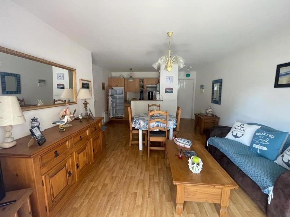 Kitchen or kitchenette, Seating area, Dining area