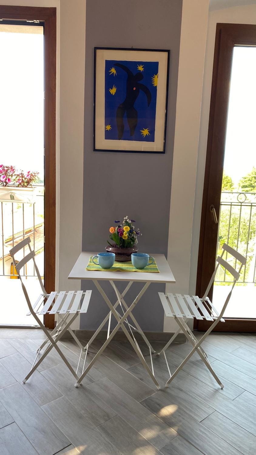 Loft con terrazza vista golfo e colline Apartment in Manerba del Garda