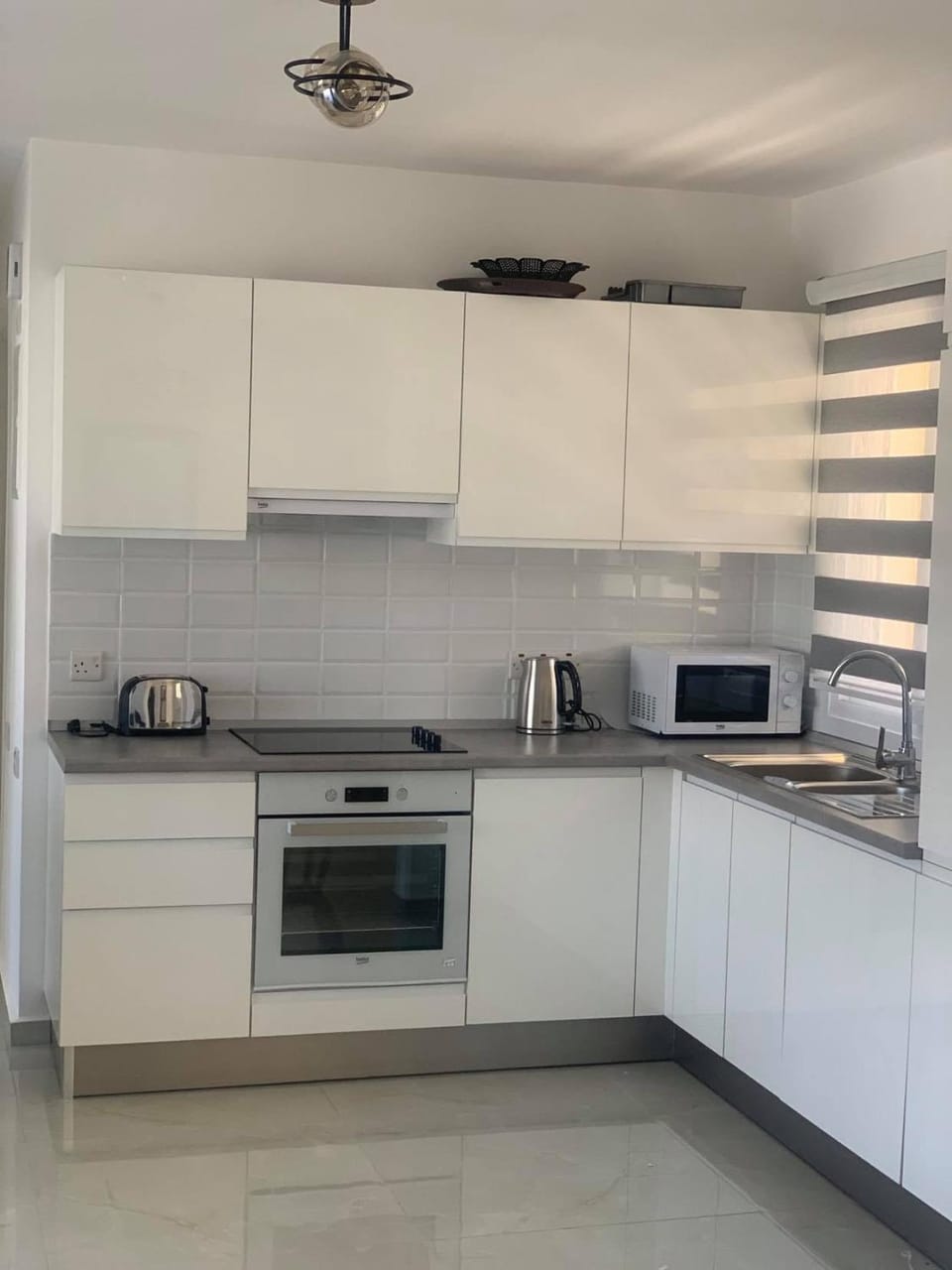 Kitchen or kitchenette, dishwasher, minibar, stove