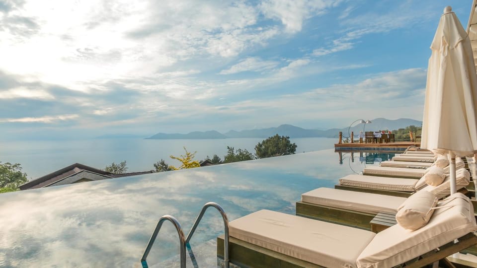 Natural landscape, Pool view, Sea view, Swimming pool, Swimming pool, sunbed