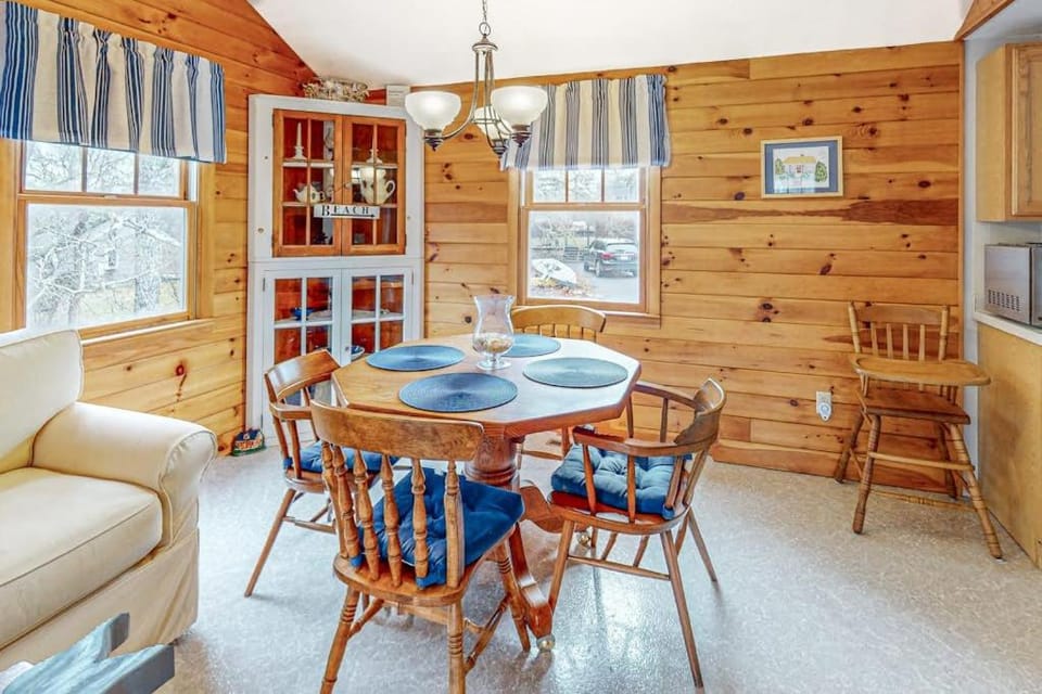 Seashell Wishes-Salty Kisses House in South Chatham