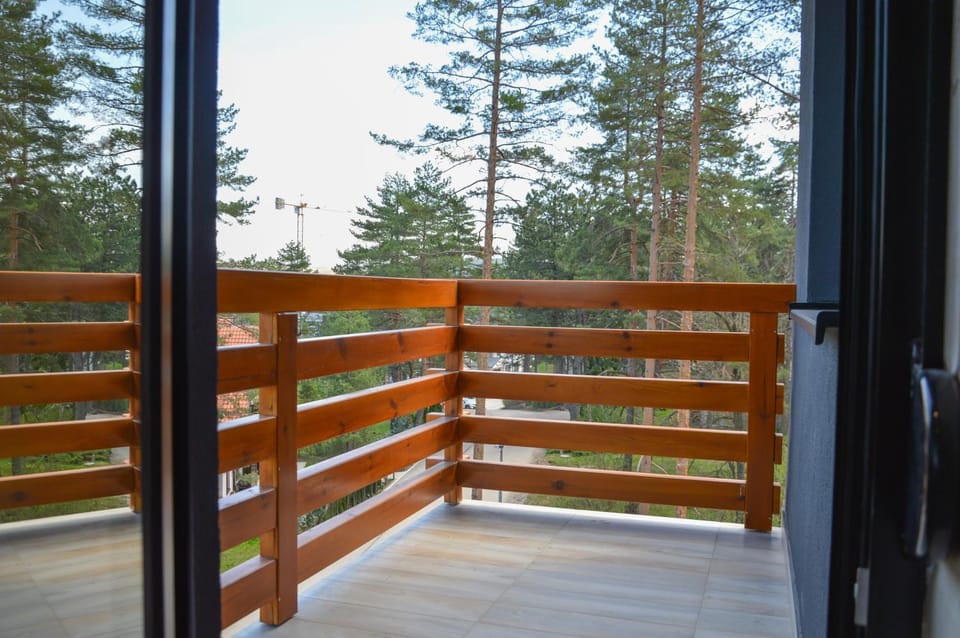 Balcony/Terrace, Balcony/Terrace, Mountain view, Mountain view, Street view