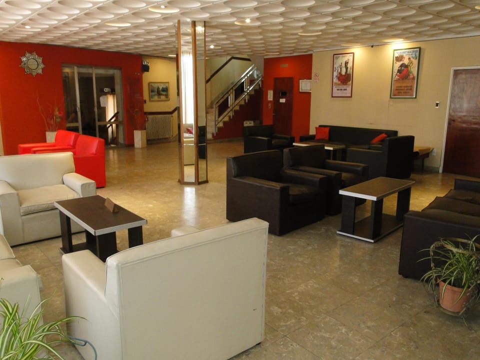 Communal lounge/ TV room