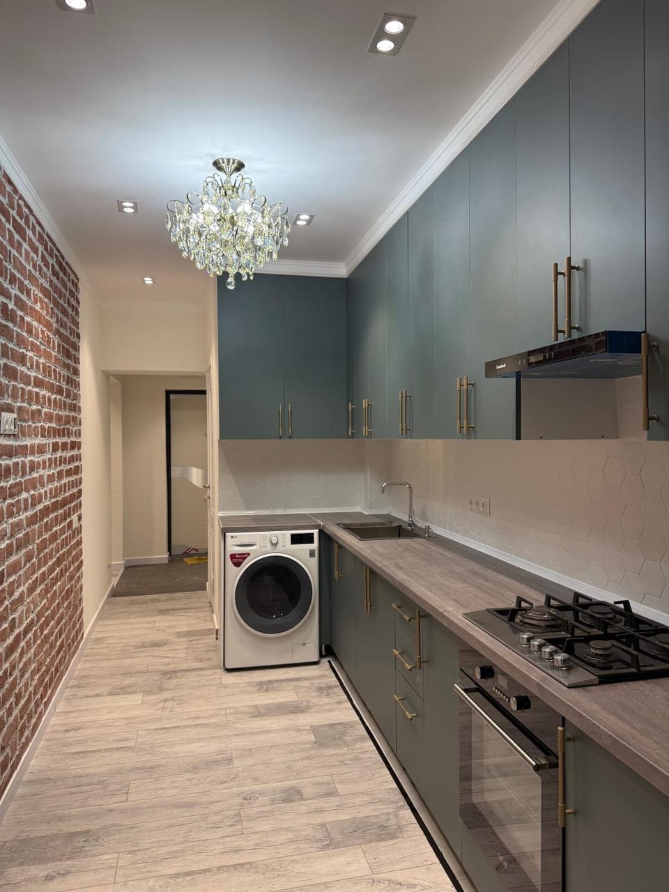 Kitchen or kitchenette, stove, washing machine