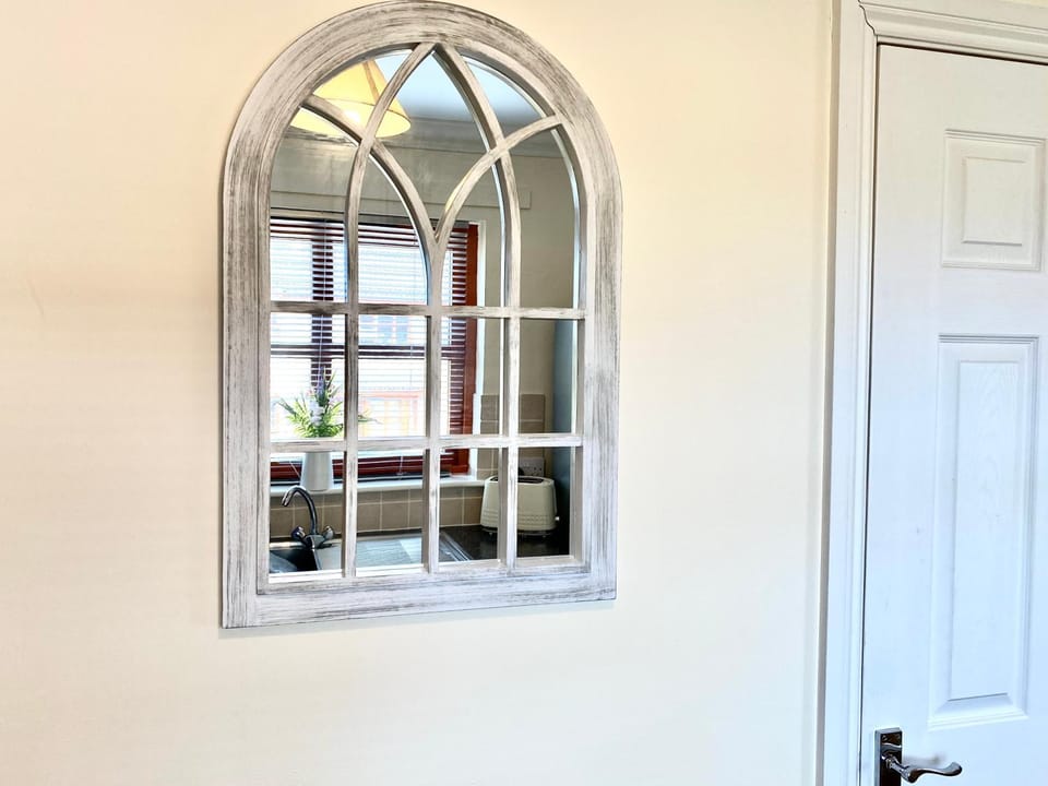 100 Thornhill Drive, Elgin Apartment in Elgin