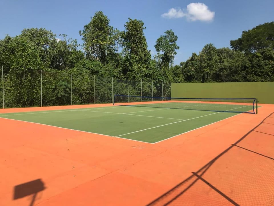 Squash, Tennis court