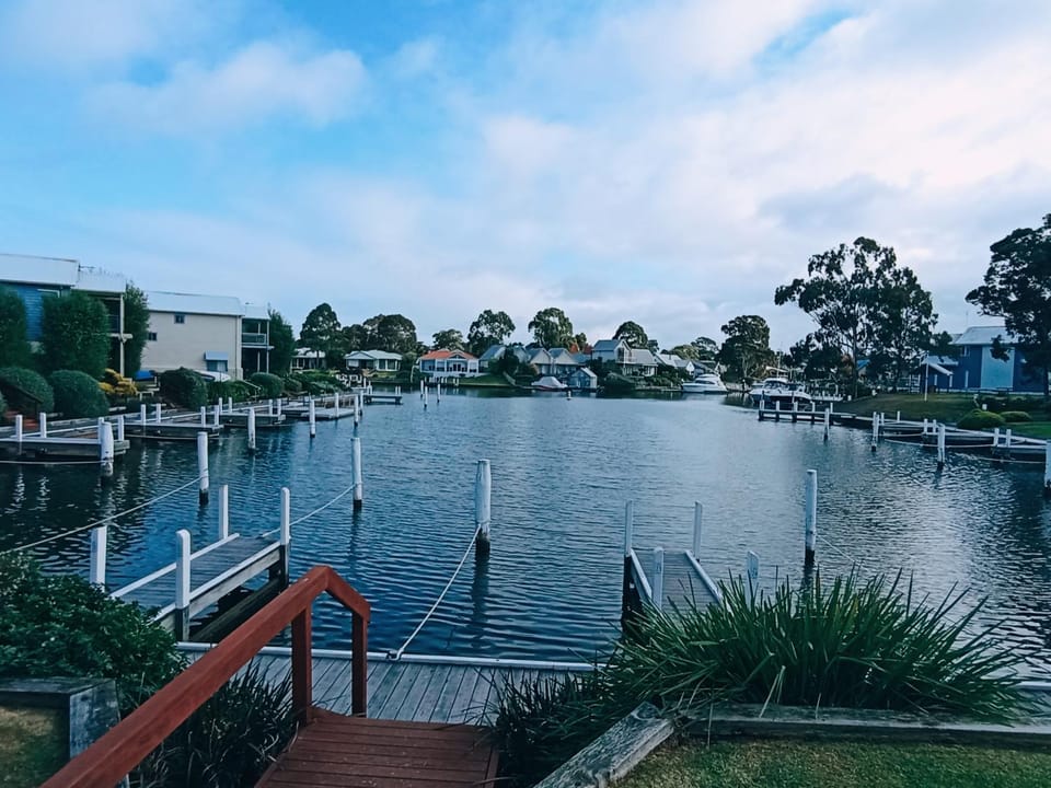 Captains Cove 1st Floor Spa Luxury Apartments - Free Netflix Apartment in Victoria