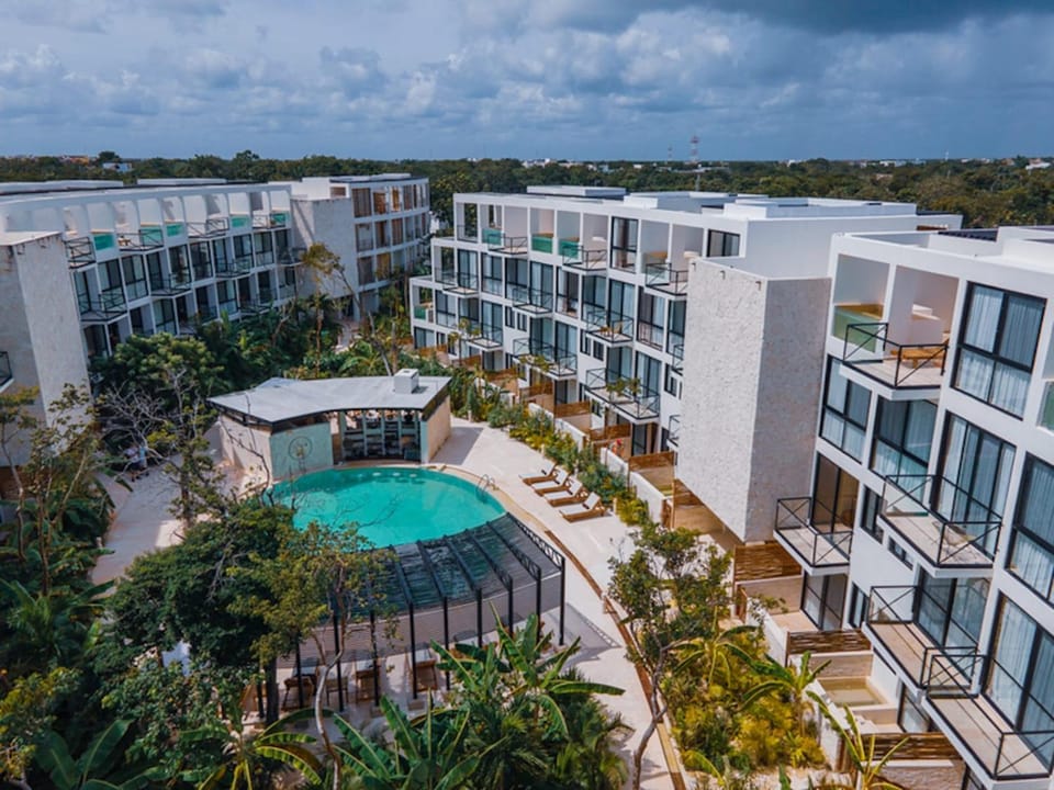 Property building, Patio, Day, Bird's eye view, Garden view, Swimming pool, Swimming pool, sunbed