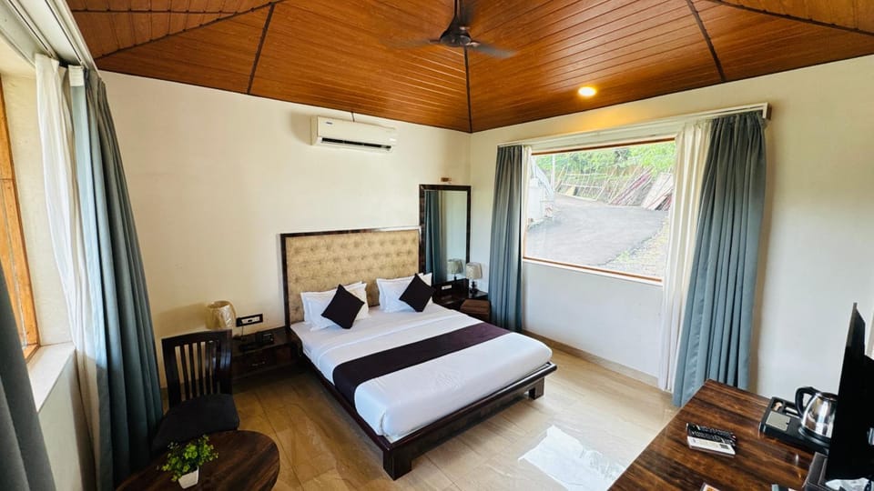 Photo of the whole room, air conditioner