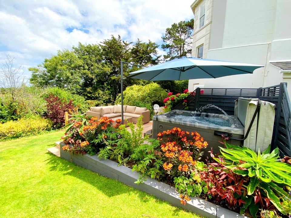 Patio, Garden, Garden, Hot Tub, Hot Tub