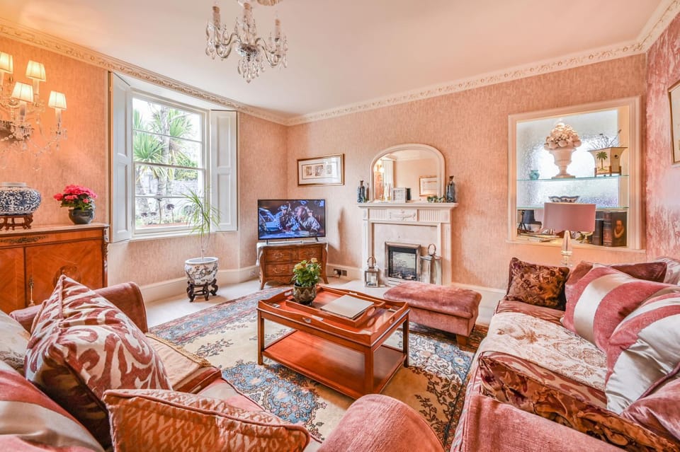 TV and multimedia, Living room, Seating area