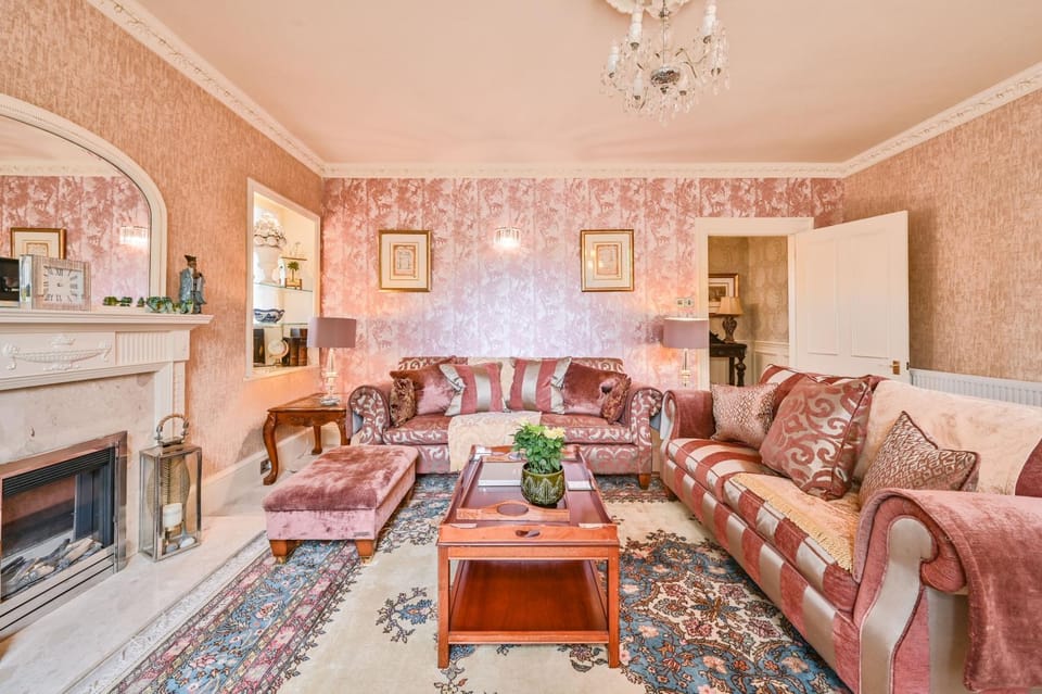 TV and multimedia, Living room, Seating area