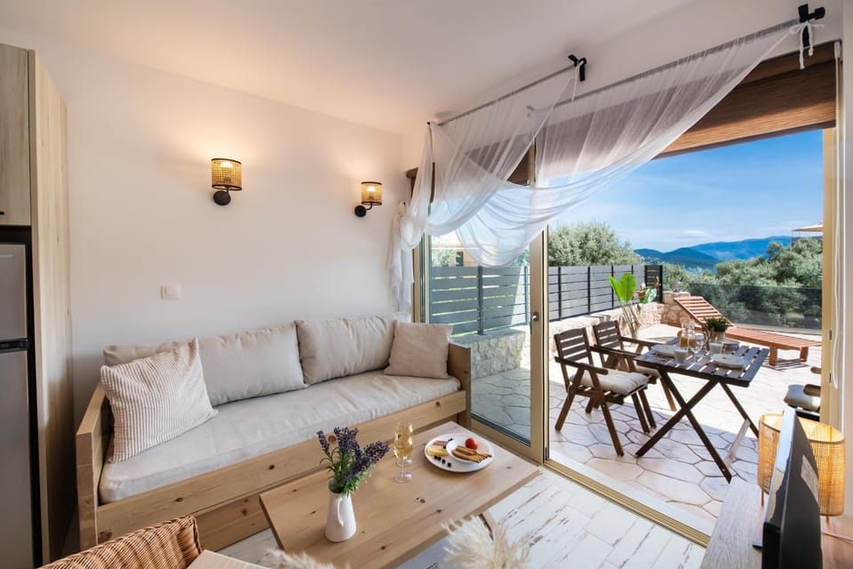 View (from property/room), Balcony/Terrace, Living room, Seating area, Dining area, Sea view