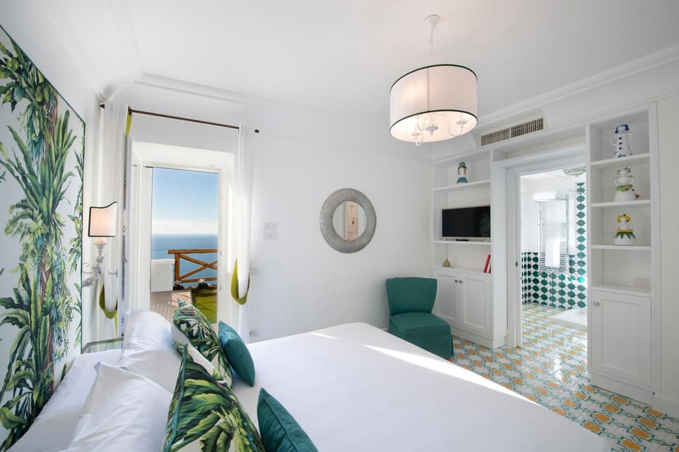 Bed, Photo of the whole room, Bedroom, Sea view