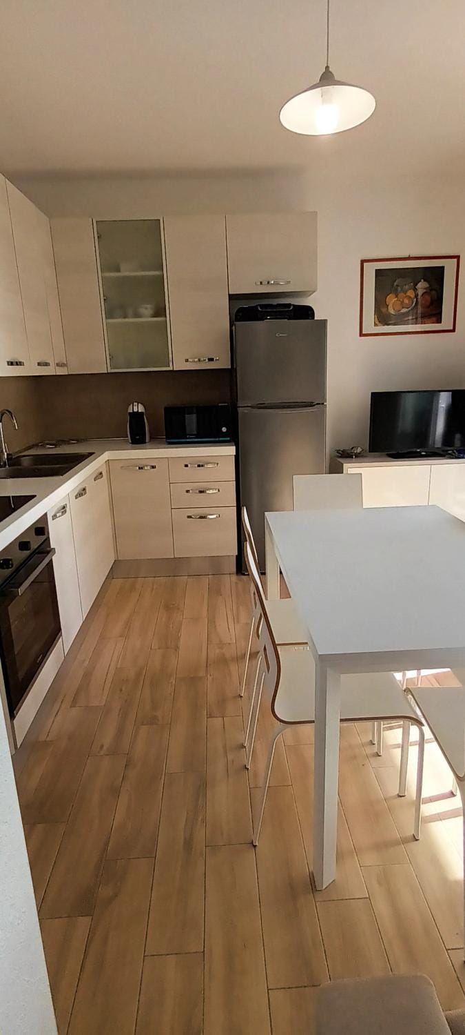 Kitchen or kitchenette, Dining area, minibar, pet friendly, stove