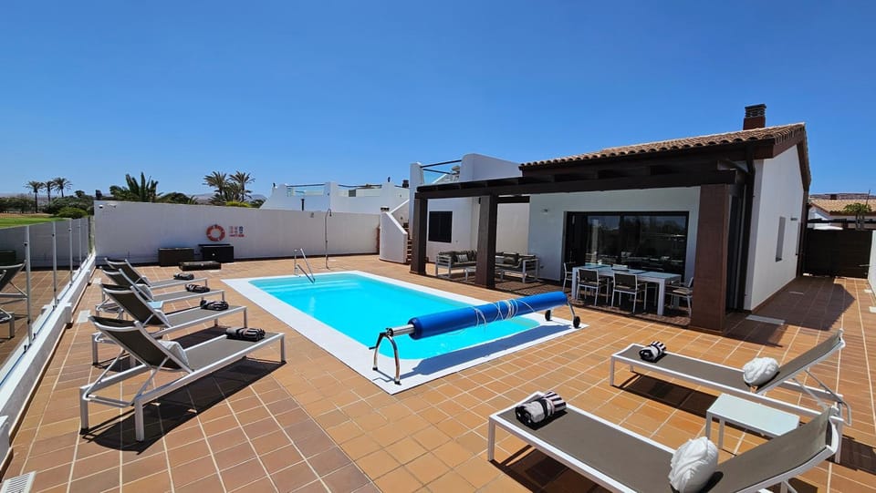 Property building, Pool view, Swimming pool, sunbed