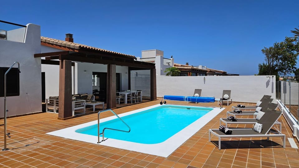 Property building, Pool view, Swimming pool, sunbed