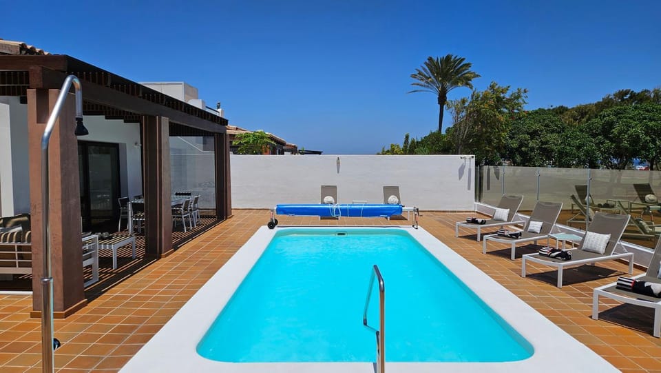 Property building, Patio, Pool view, Swimming pool, sunbed